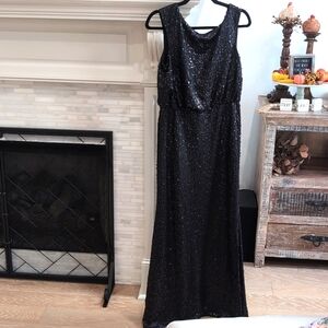✨ Black Sequin Gown - David's bridal - Size M ✨